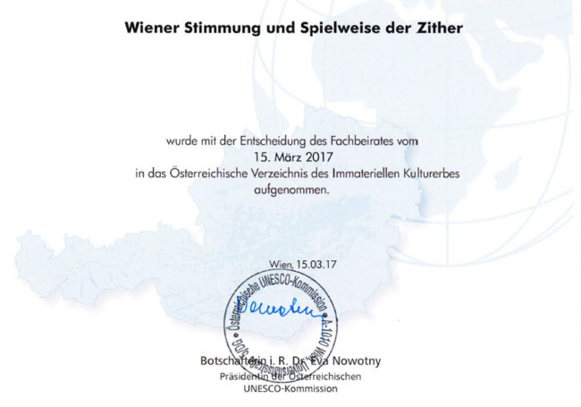 Cornelia Mayer Zitherspielerin in Wien - Die Wiener Zither als immaterielles Kulturerbe der UNESCO