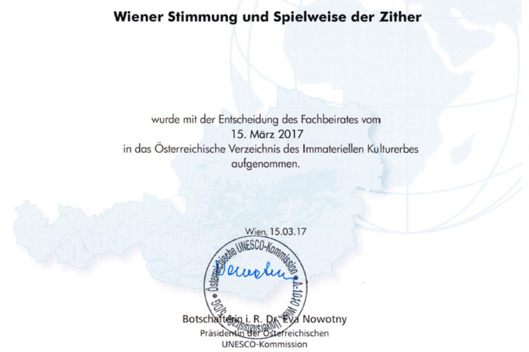 Cornelia Mayer Zitherspielerin in Wien - Die Wiener Zither als immaterielles Kulturerbe der UNESCO