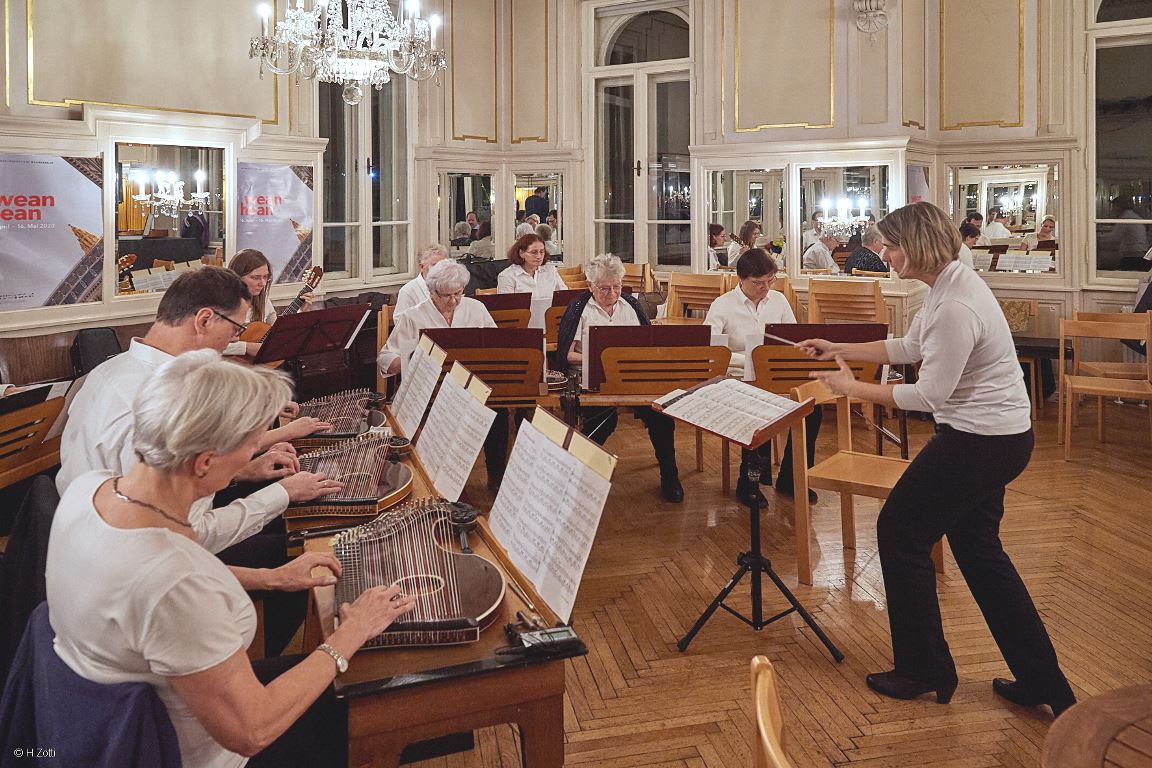 Cornelia Mayer Zitherspielerin in Wien - Zitherkonzert Bockkeller © Herbert Zotti