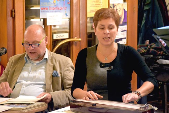 Cornelia Mayer Zitherspielerin in Wien - Lesung mit Robert Eder