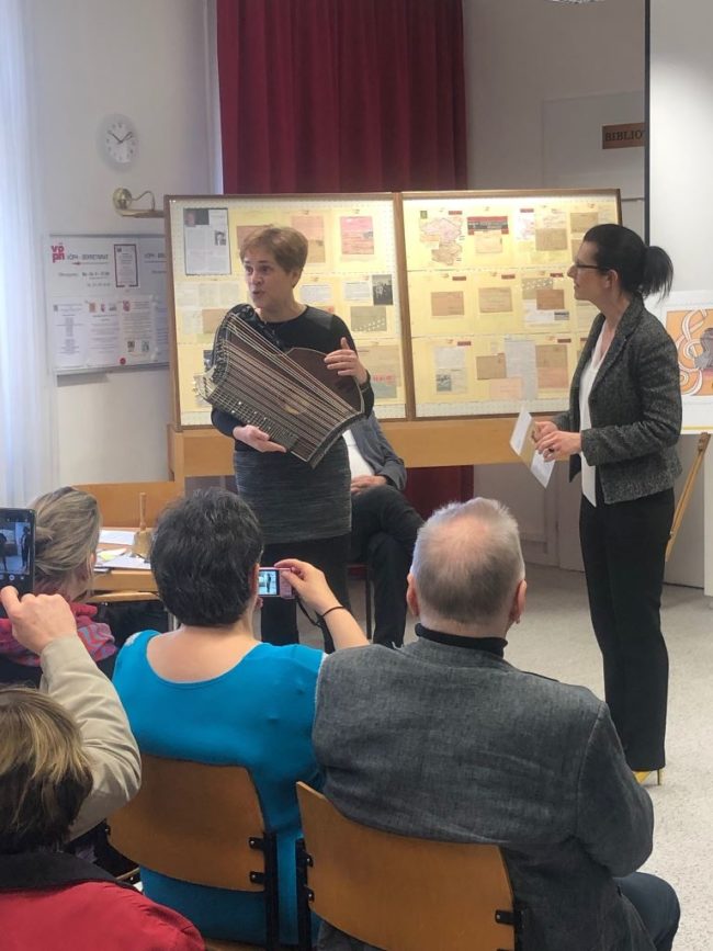 Cornelia Mayer Zitherspielerin in Wien - Sonderbriefmarke 2019