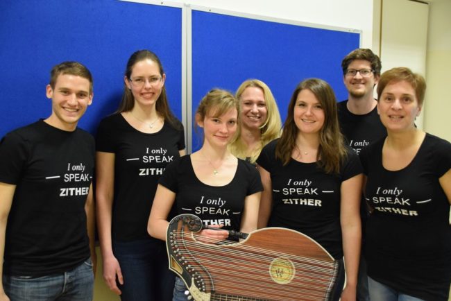 Cornelia Mayer Zitherspielerin in Wien - Vienna Zither Company